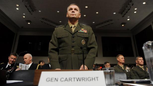 General Cartwright bei einer Anhörung.