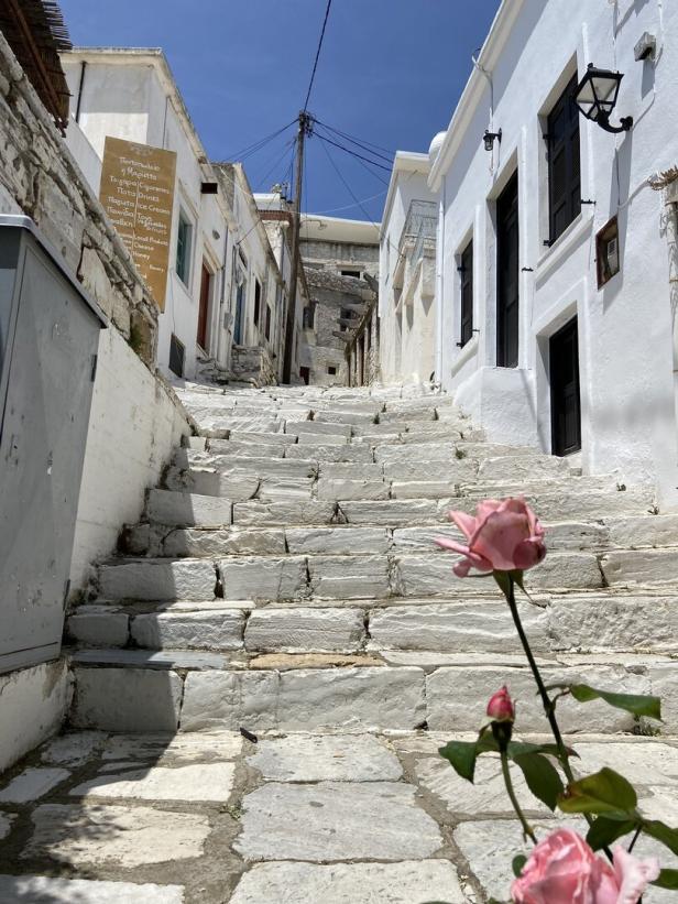 Das Marmordorf Apiranthos auf Naxos: Stufensteigen ist auch Sport