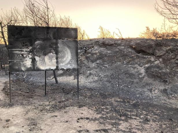 Verbrannte Erde: Wie Rhodos nach dem Feuer um Touristen kämpft