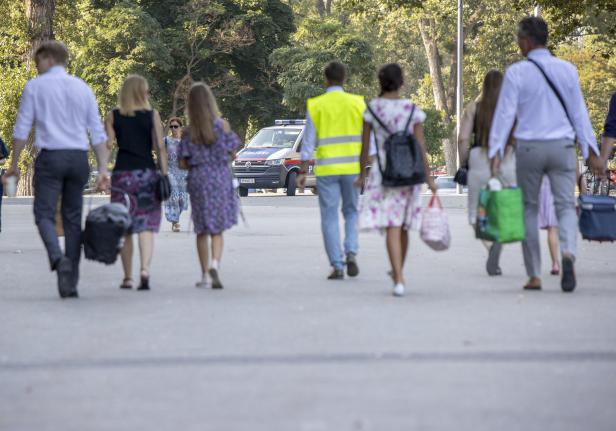 Zeugen Jehovas: Kongress im Schatten der Rohrbomben-Anschläge