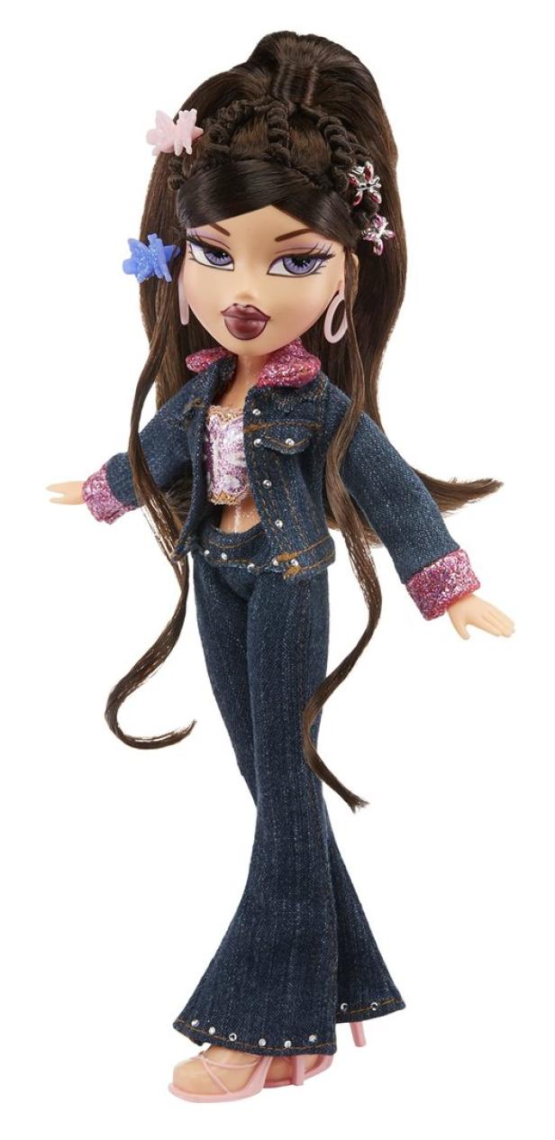 Eine Bratz-Puppe mit braunen Haaren, Jeansjacke und Schlaghose.