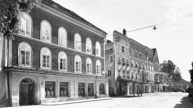 Historische Aufnahme eines Gebäudes in schwarz-weiß