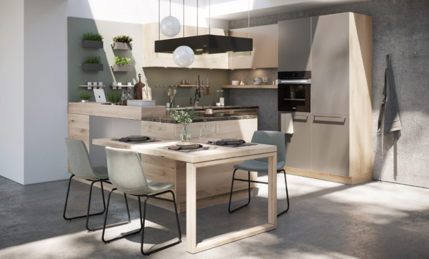 Eine moderne Küche mit Holztisch und grauen Stühlen von XXXLutz.