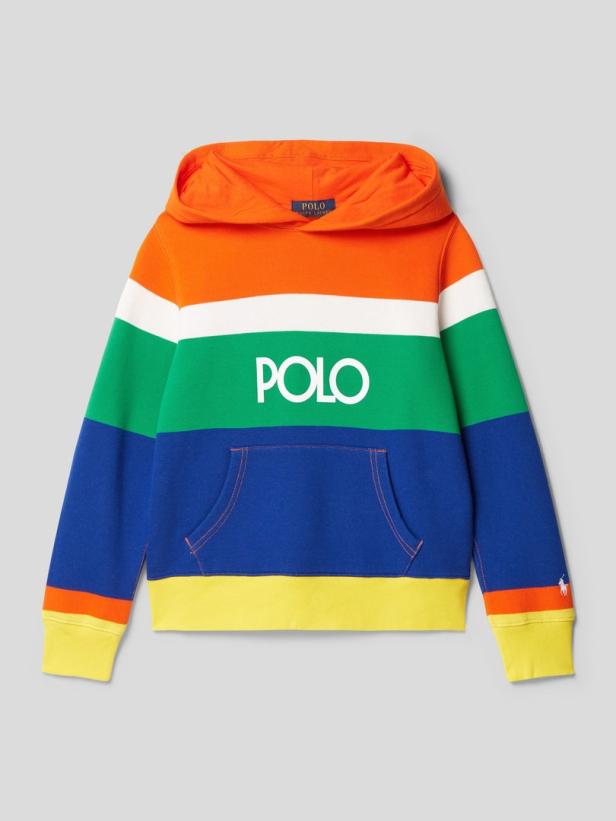 Ein farbenfroher Polo Ralph Lauren Hoodie mit Streifen in Orange, Weiß, Grün, Blau und Gelb.