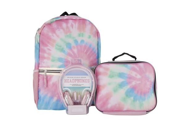 Ein Rucksack, eine Lunchbox und Kopfhörer mit einem rosa-blauem Farbmuster.