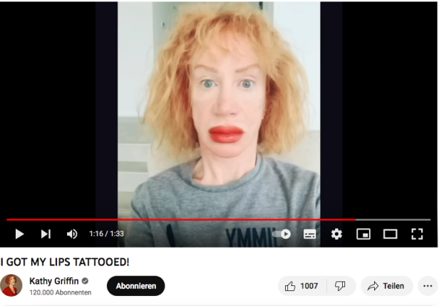 Kathy Griffin zeigt ihre frisch tätowierten Lippen in einem YouTube-Video.