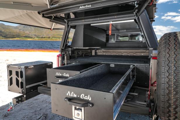 Weltreise oder Offroad Wochenend-Trip? Neuer Amarok kommt als Camper mit Dach-Zelt und Hardtop