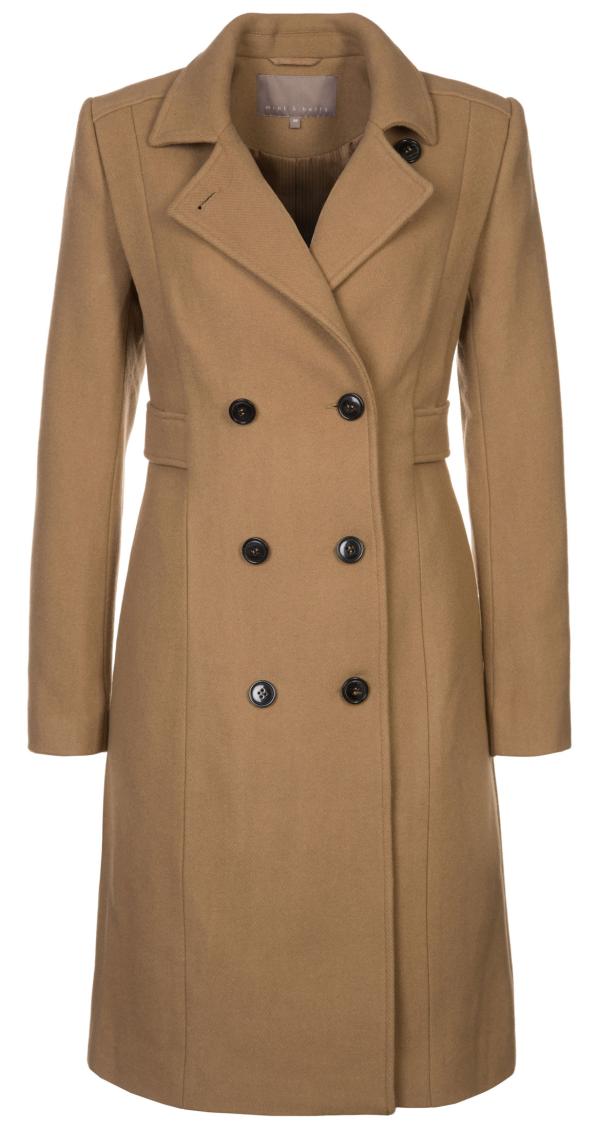 Ein kamelfarbener, zweireihiger Wollmantel mit schwarzen Knöpfen.