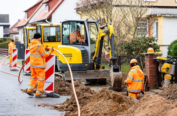 Schnelles Internet, bitte warten! Bremse bei Glasfaserausbau