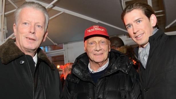 Niki Lauda mit Sebastian Kurz und einem weiteren Mann.
