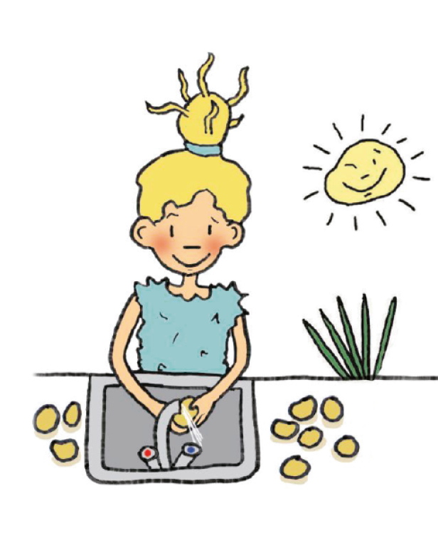 Eine blonde Frau wäscht Kartoffeln in der Spüle, während die Sonne scheint.