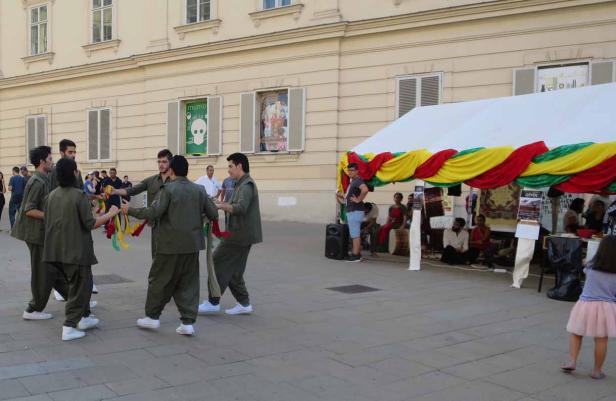 Kurdisches Kulturzelt beim Wiener MQ