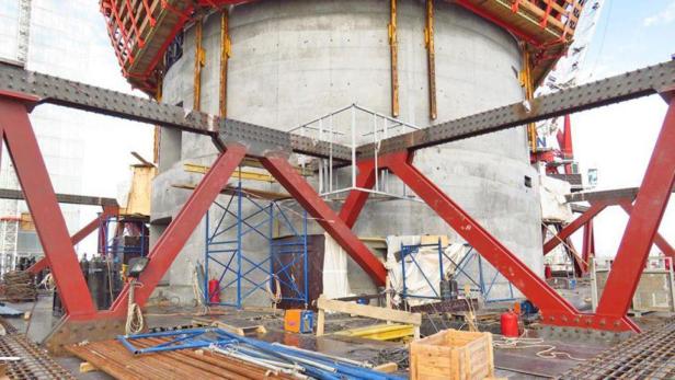 Das Gebäude des Finanzministeriums in Baku befindet sich im Bau.