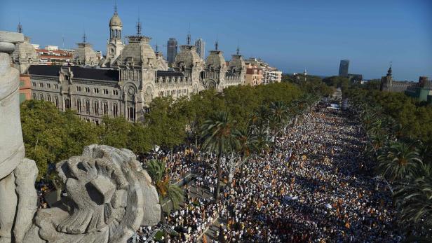 Zehntausende bei Großkundgebung für Unabhängigkeit Kataloniens