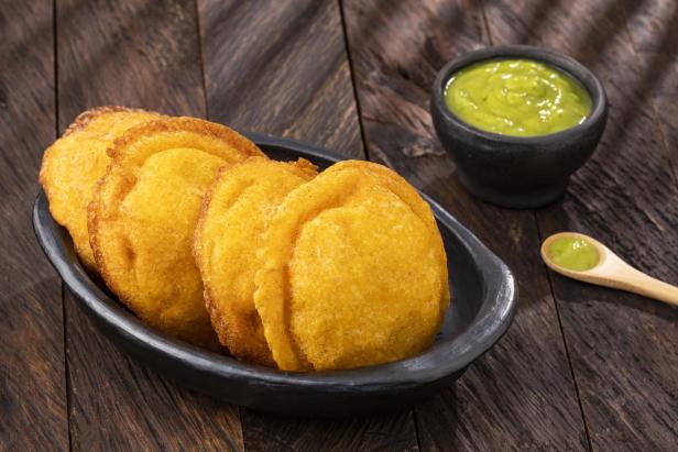 Arepa, kleines gelbes Brot aus Venezuela und Kolumbien.