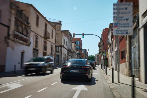 Mit Spannung erwartet: Der neue Porsche Panamera auf Erprobungsfahrt