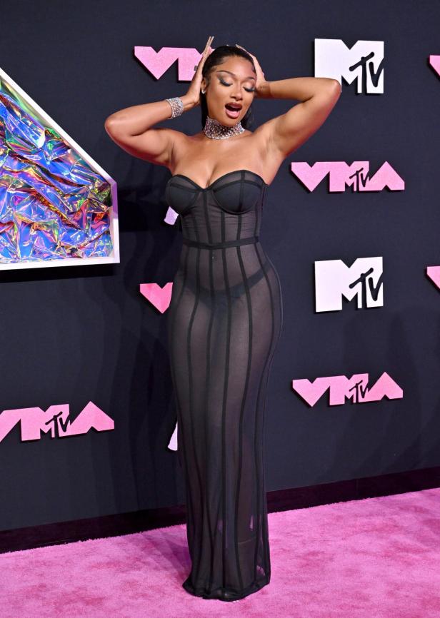 Megan Thee Stallion auf den VMAs trägt schwarzes Korsettkleid.