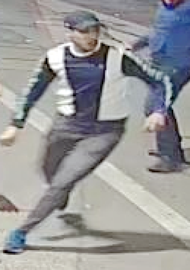 Attacke mit Messer: Polizei sucht diesen Mann in Wien