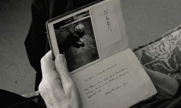 Filmkritik zu "Emile - Erinnerungen eines Vertriebenen": Autogramme von Albert Einstein
