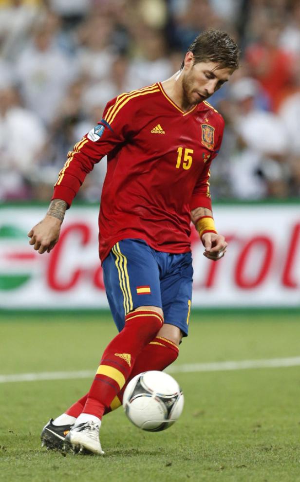 Sergio Ramos im spanischen Nationaltrikot beim Fußballspielen.