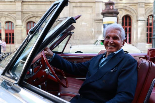 Was Hollywood-Star George Hamilton in Wien macht