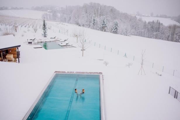 Ratscher Landhaus Outdoor-Pool im Winter