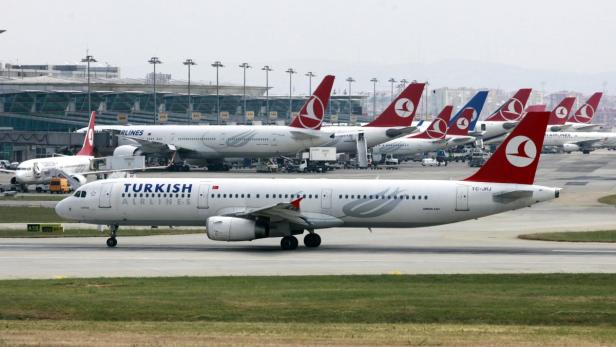 Maschinen am Ataturk International Airport in Istanbul