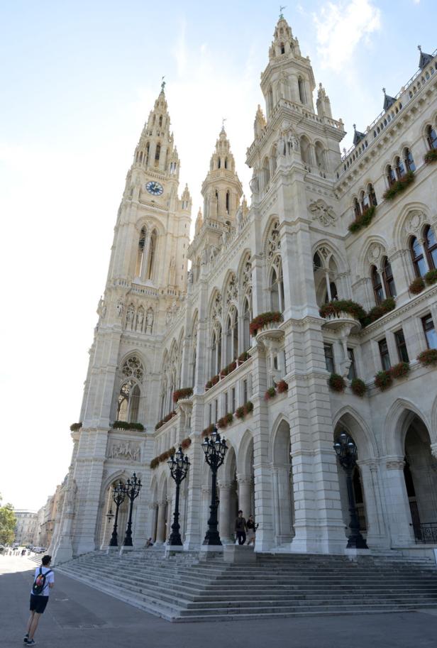 Fassade saniert: Wiener Rathaus strahlt in neuem Glanz