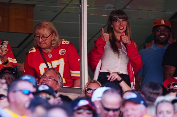 Liebesgerüchte: Taylor Swift feuerte NFL-Star Travis Kelce an