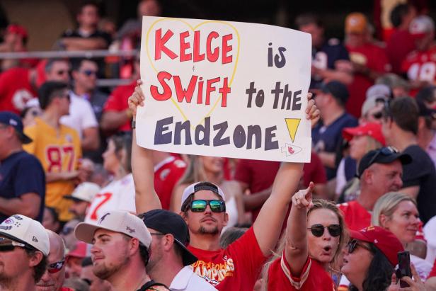 Liebesgerüchte: Taylor Swift feuerte NFL-Star Travis Kelce an