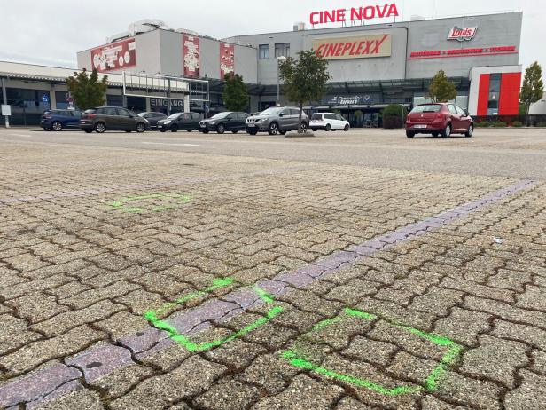 Tatort des Mordes: Der Parkplatz des Cine Nova in Wiener Neustadt