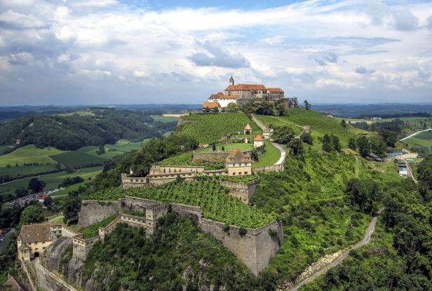 Riegersburg auf einem Hügel in der Steiermark, Bezirk Fürstenfeld.