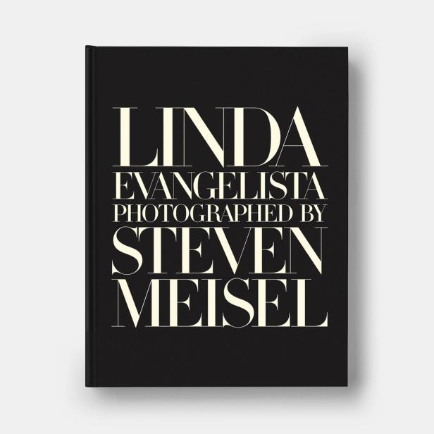 Das Cover des Buches „Linda Evangelista Photographed by Steven Meisel“.