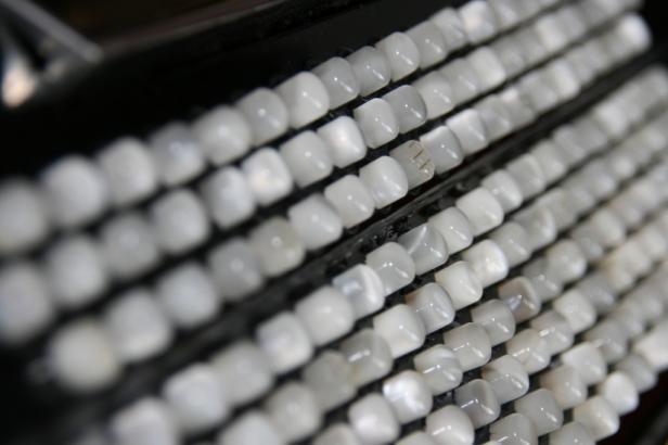 Nahaufnahme der Tasten eines Akkordeons.