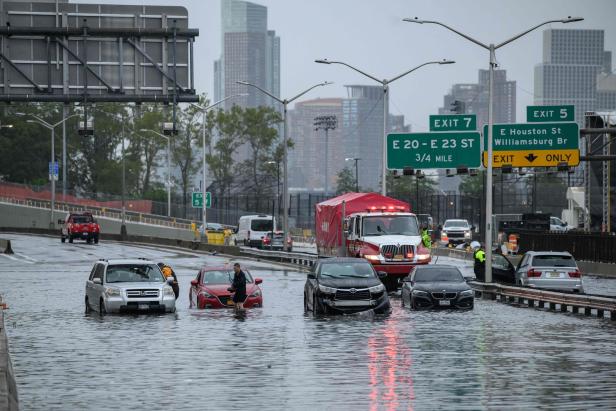 New York:  Stadt nach Überschwemmungen komplett lahmgelegt
