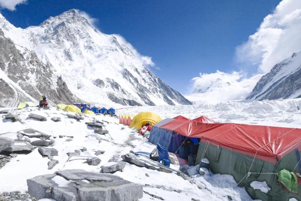 Das K2-Basislager auf dem Godwin-Austen Gletscher