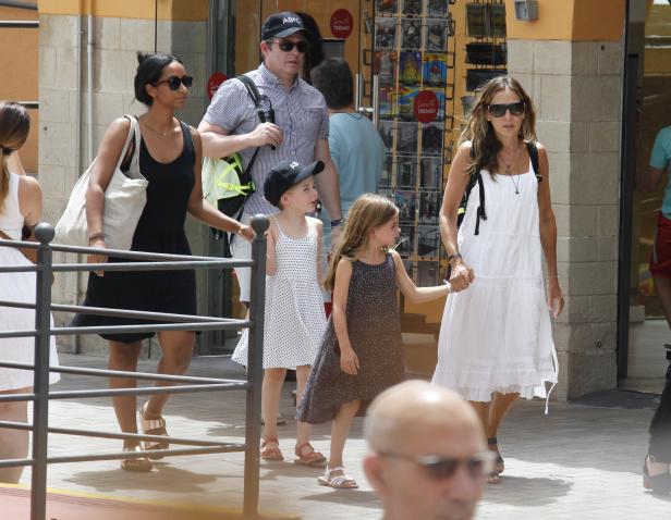 Sarah Jessica Parker mit ihrer Familie in einem Urlaubsort.