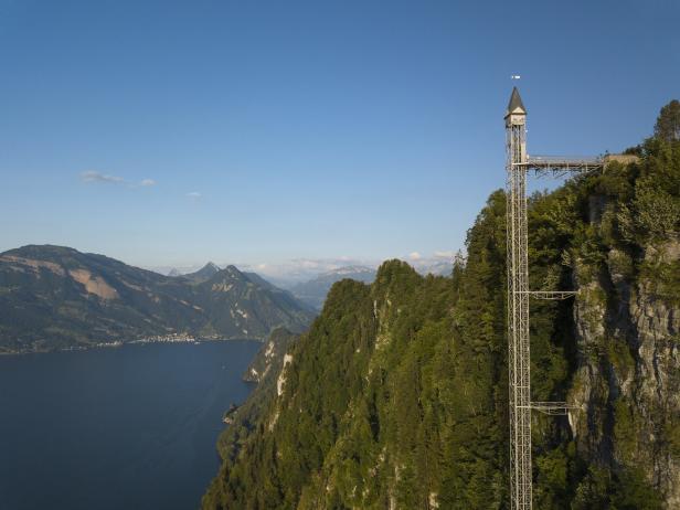 Der Hammetschwand Lift am Bürgenstock mit Blick auf den Vierwaldstättersee.