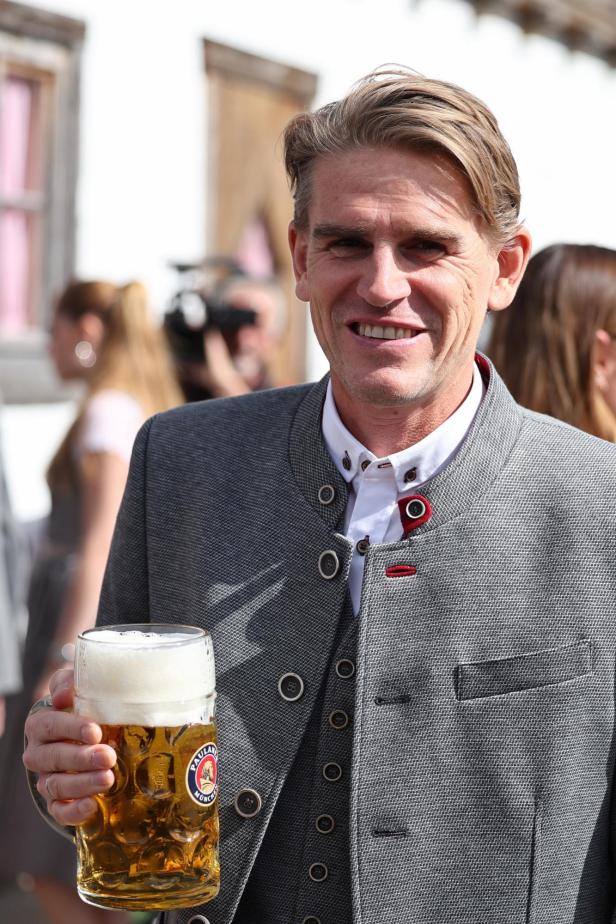Bayern Munich players visit Oktoberfest