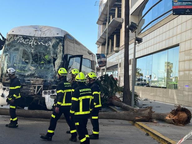 Bus rast in Menschengruppe: Drei Tote in Spanien 