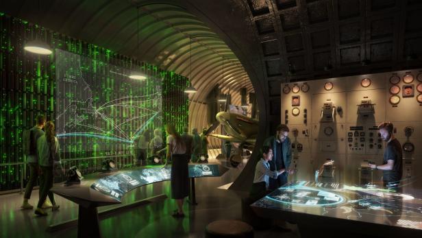 Besucher erkunden eine interaktive Ausstellung mit Karten und einer Flugzeugkulisse.