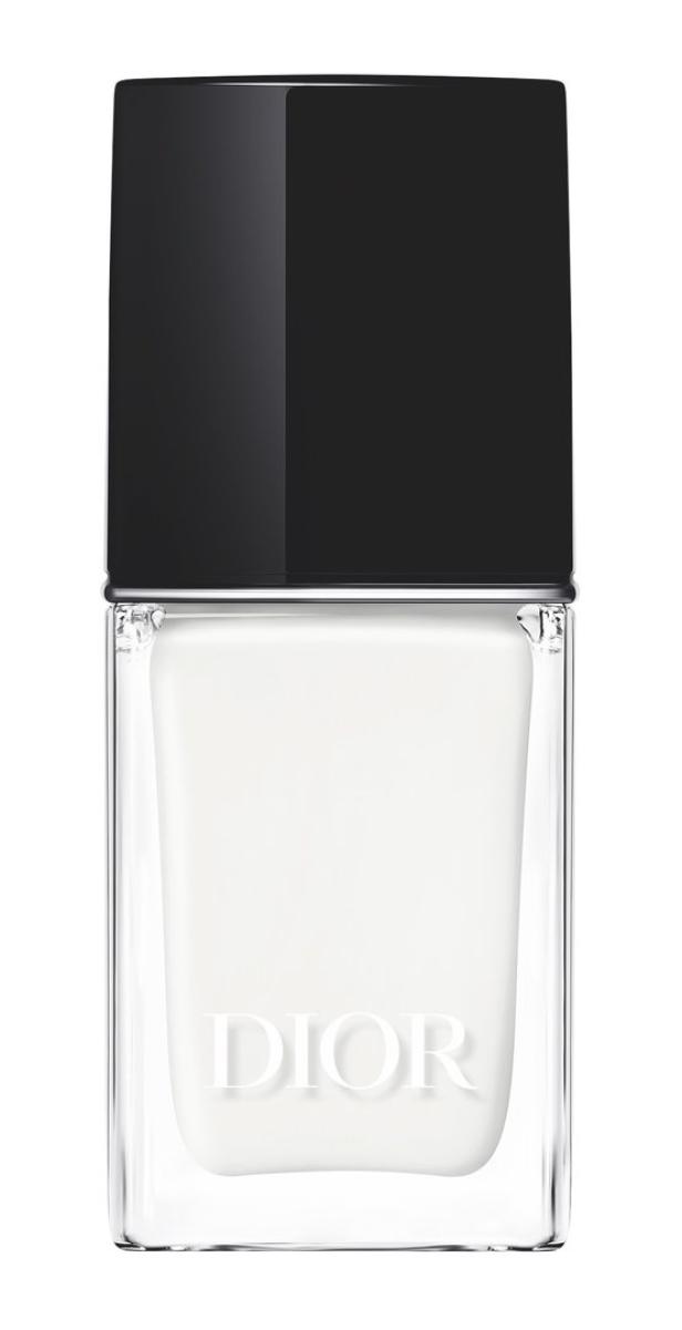 Ein Flakon mit weißem Nagellack der Marke Dior.