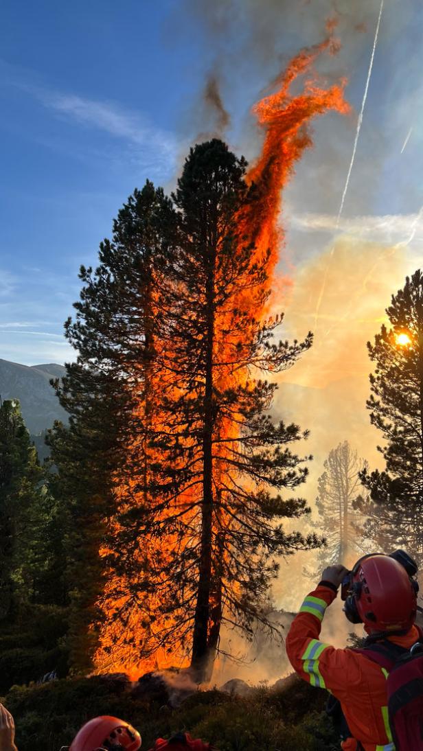 Waldbrand im Ennstal: Löscharbeiten "äußerst schwierig"