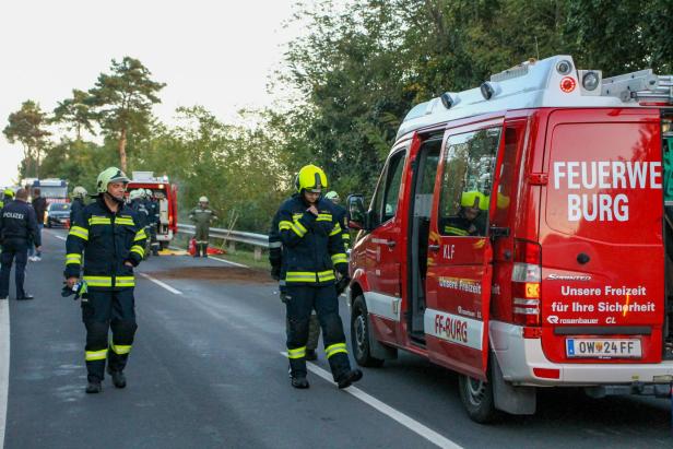 Schlepper-Unfall im Burgenland: Fahrer flüchtete und rammte Polizeiauto