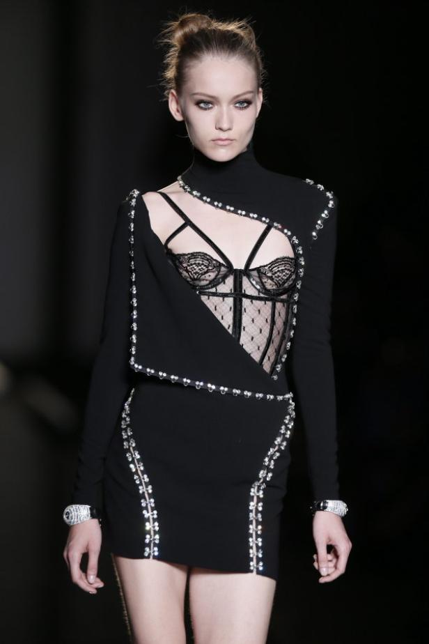 Naomi Campbell eröffnete Haute Couture Schauen