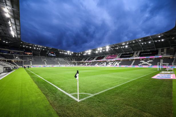 Teurer Stadionbau: LASK auf Reisen, Sorgen in der Heimat