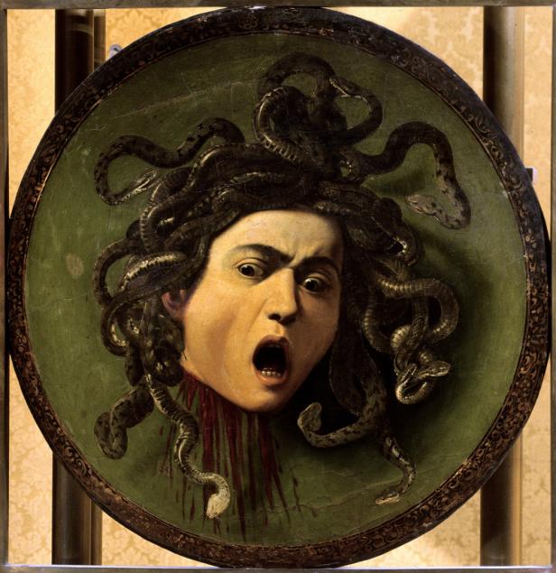 Das Haupt der Medusa mit Schlangen als Haare auf einem runden Schild.