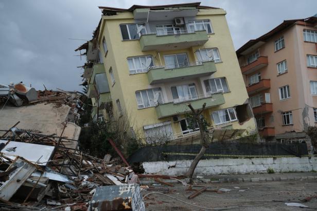 Hatay liegt in Schutt. Die Aufräumarbeiten dauern auch noch neun Monate nach dem Beben an.