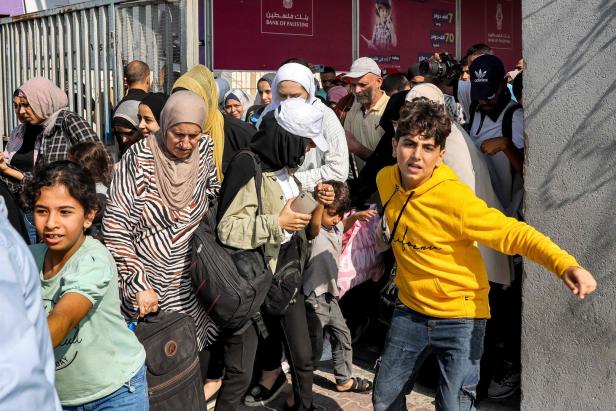 Erste Verletzte sowie Ausländer verlassen Gazastreifen nach Ägypten