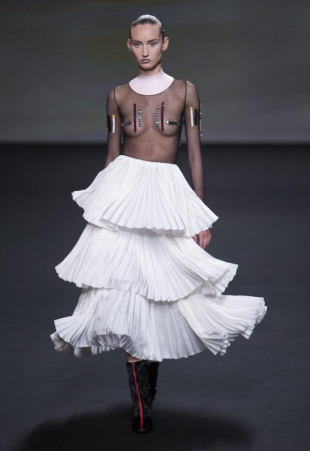 Viel Transparenz bei den Pariser Haute Couture Schauen